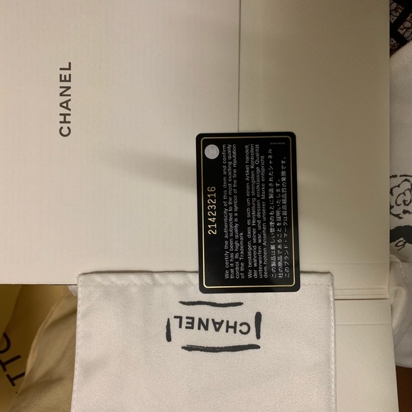 Authentic Chanel medium boy bag. - Picture 5 of 7